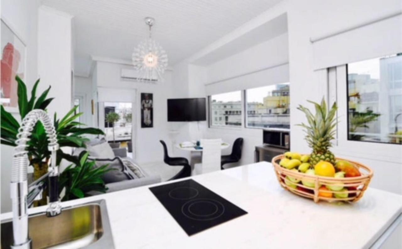 A Diamont In The Center Of Athens Apartment Bagian luar foto